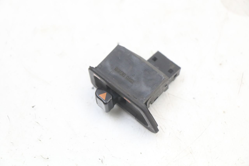 photo de TURN SIGNAL SWITCH HONDA NES AROBASE 125 (2000 - 2003) - Zoom on usage condition