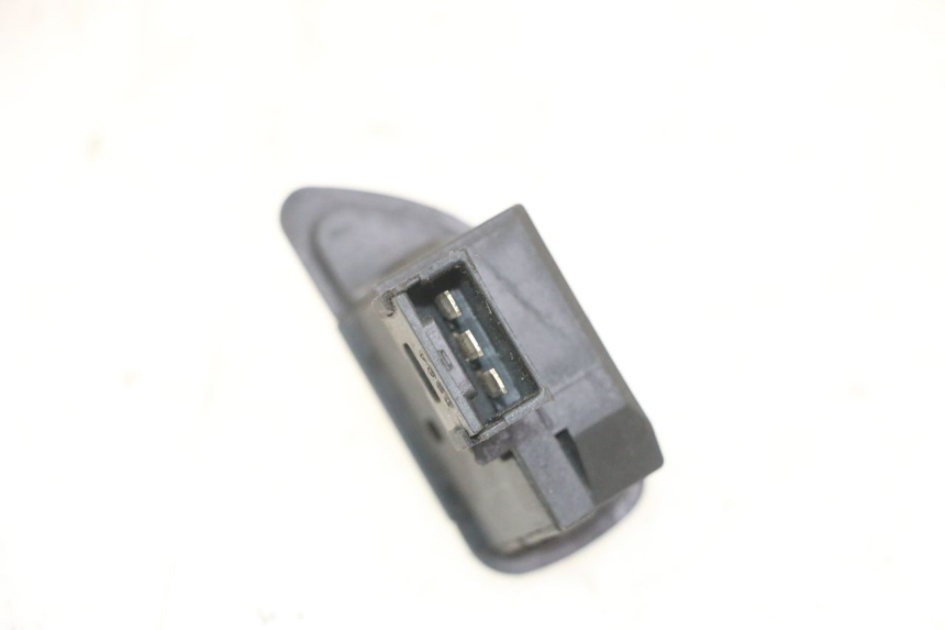 photo de TURN SIGNAL SWITCH PIAGGIO IE MP3 YOURBAN 300 (2011 - 2016) - Zoom on usage condition