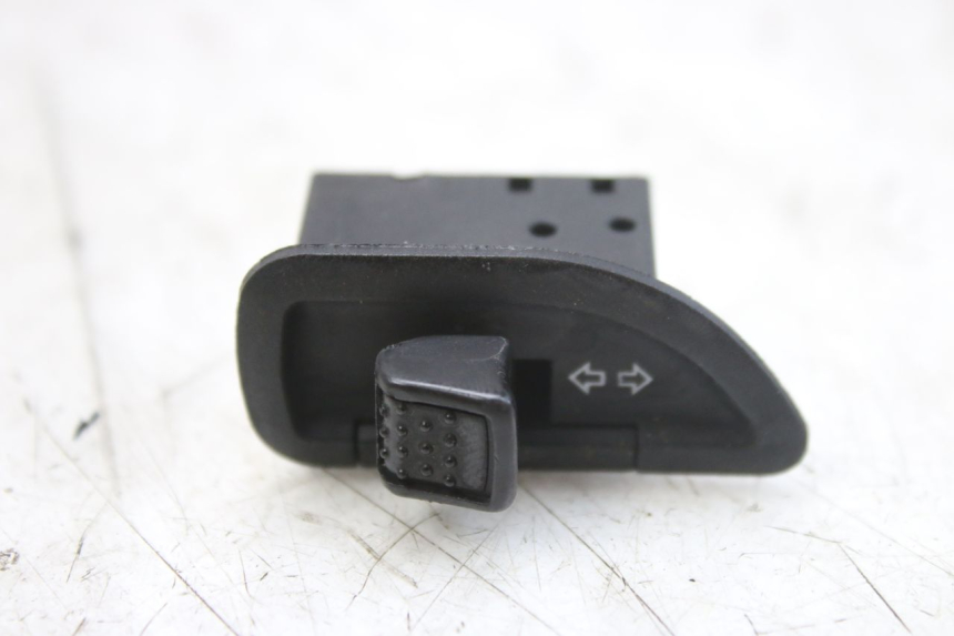 photo de TURN SIGNAL SWITCH PIAGGIO LIBERTY 4T 50 (2004 - 2008) - Main view