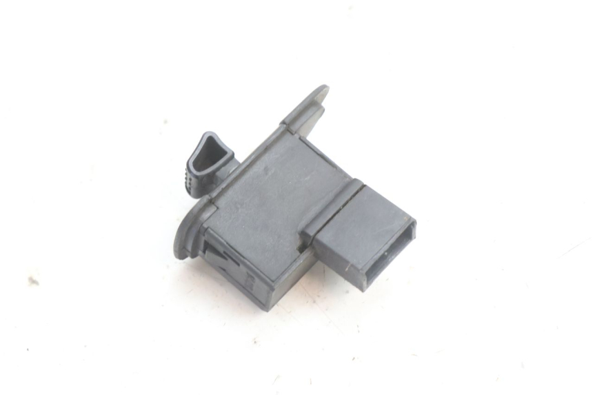photo de TURN SIGNAL SWITCH PIAGGIO LIBERTY IGET 4T 50 (2021 - 2025) - Zoom on usage condition