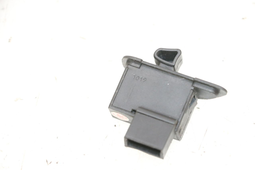 photo de TURN SIGNAL SWITCH PIAGGIO MP3 HPE 300 (2019 - 2026) - Zoom on usage condition