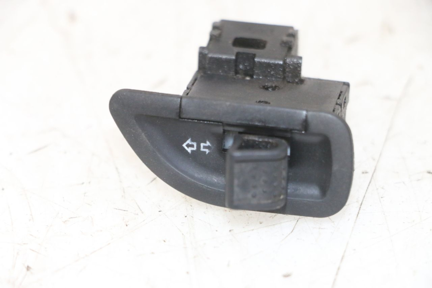 photo de TURN SIGNAL SWITCH PIAGGIO MP3 LT 300 (2010 - 2016) - Main view