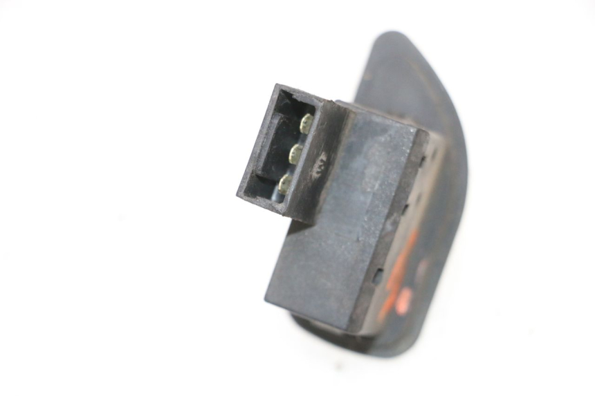 photo de TURN SIGNAL SWITCH PIAGGIO MP3 RL 250 (2006 - 2010) - Zoom on usage condition