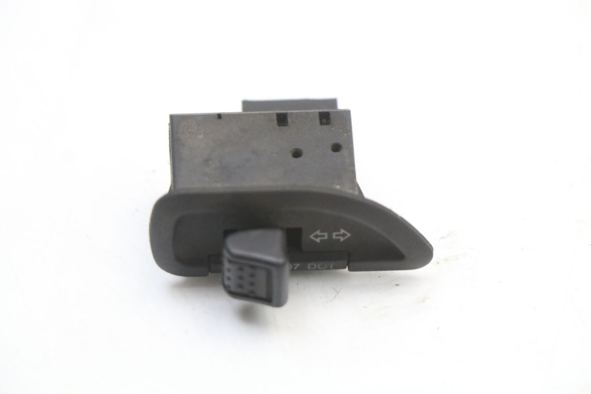 photo de TURN SIGNAL SWITCH PIAGGIO NEW TYPHOON 50 (2018 - 2021) - Component detail