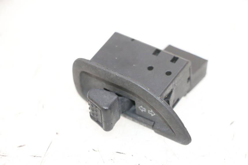 photo de TURN SIGNAL SWITCH PIAGGIO NEW TYPHOON 50 (2018 - 2021) - Alternative perspective