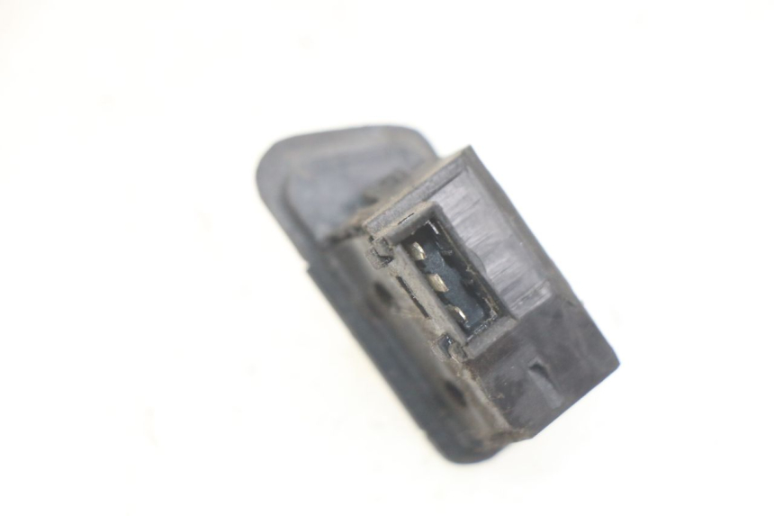 photo de TURN SIGNAL SWITCH SYM ORBIT III 3 4T 50 (2021 - 2025) - Zoom on usage condition