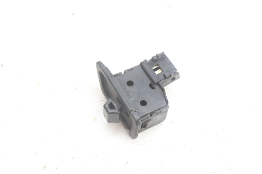 photo de TURN SIGNAL SWITCH SYM ORBIT III 3 4T 50 (2021 - 2025) - Zoom on usage condition