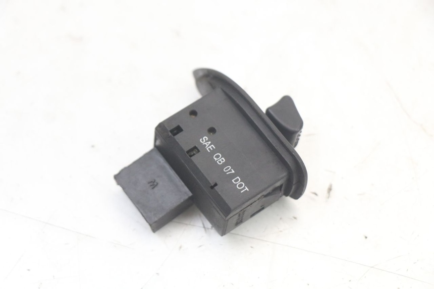 photo de TURN SIGNAL SWITCH PIAGGIO LIBERTY IGET 4T 50 (2021 - 2025) - Alternative perspective