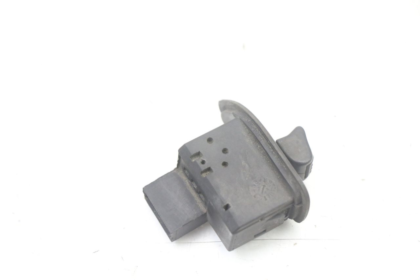 photo de TURN SIGNAL SWITCH PIAGGIO ZIP 4T 50 (2018 - 2020) - Alternative perspective