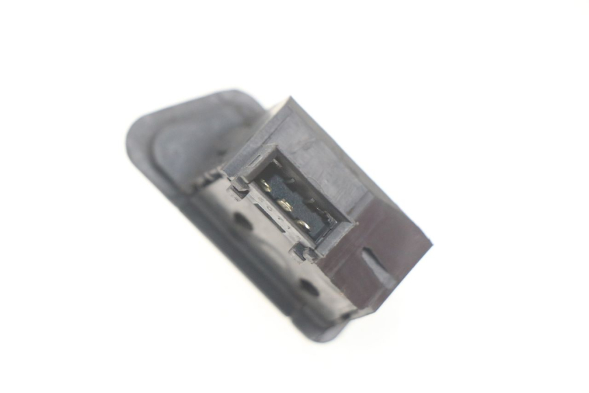 photo de TURN SIGNAL SWITCH PEUGEOT TWEET 4T 50 (2018 - 2022) - Zoom on usage condition