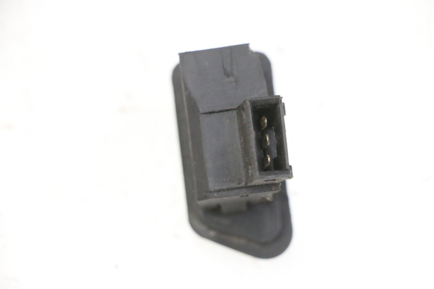 photo de TURN SIGNAL SWITCH PEUGEOT TWEET PRO EFI 4T 50 (2021 - 2022) - Zoom on usage condition