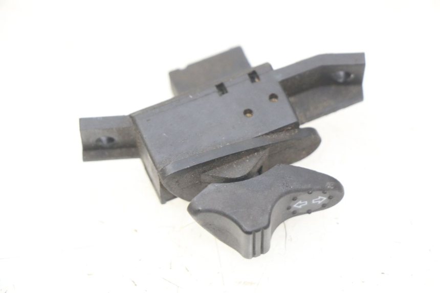 photo de TURN SIGNAL SWITCH PIAGGIO VESPA LX 2T 50 (2005 - 2013) - Component detail