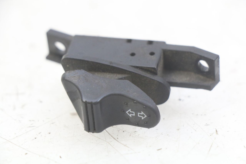 photo de TURN SIGNAL SWITCH PIAGGIO VESPA LX 2T 50 (2005 - 2013) - Alternative perspective