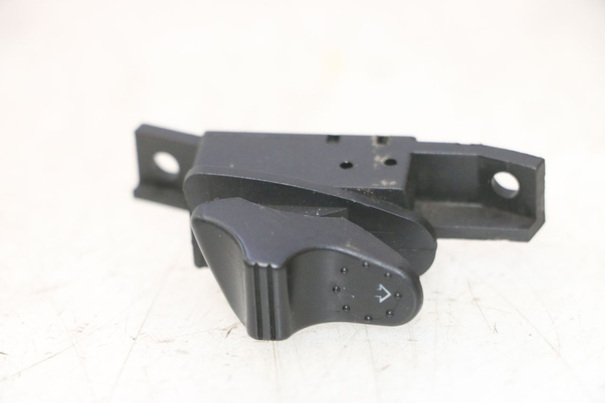 photo de TURN SIGNAL SWITCH PIAGGIO VESPA LX 2T 50 (2005 - 2013) - Main view