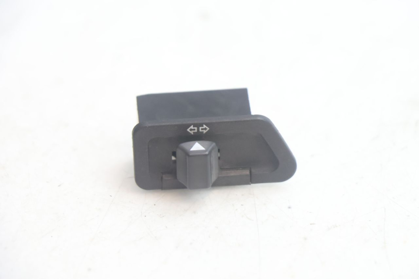 photo de TURN SIGNAL SWITCH YAMAHA XMAX X-MAX 125 (2006 - 2009) - Main view