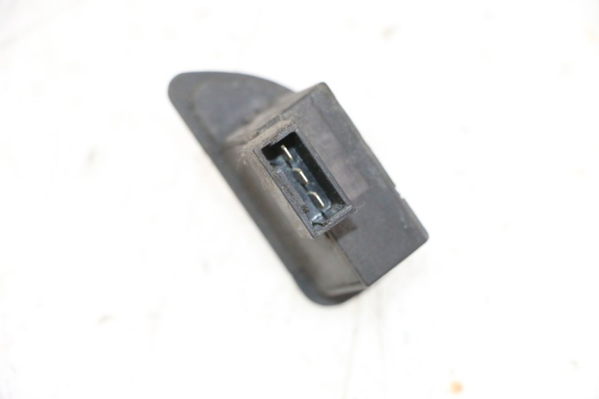 photo de TURN SIGNAL SWITCH PIAGGIO X8 125 (2004 - 2007) - Zoom on usage condition