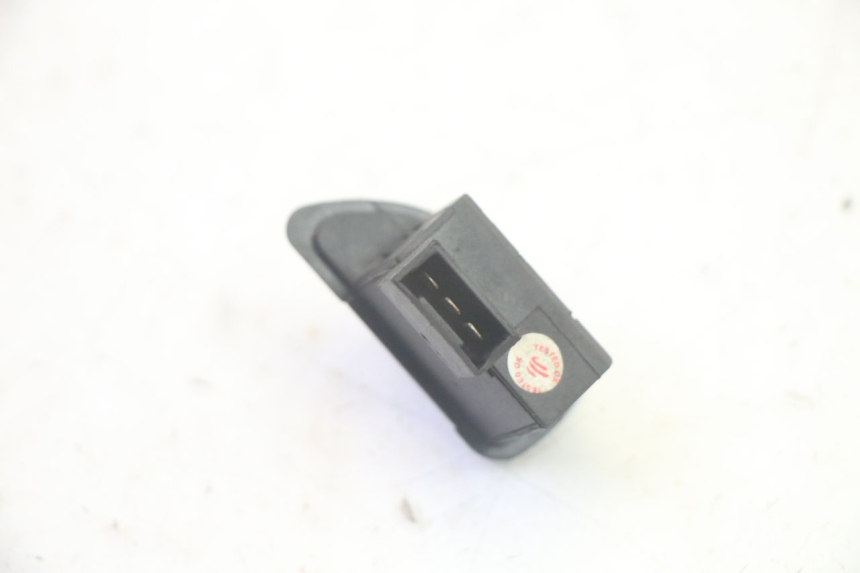 photo de TURN SIGNAL SWITCH PIAGGIO XEVO - X EVO 125 (2007 - 2017) - Alternative perspective