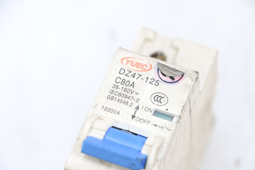 photo de SWITCH ON OFF EFUN PUSA 1 - Surface and material condition