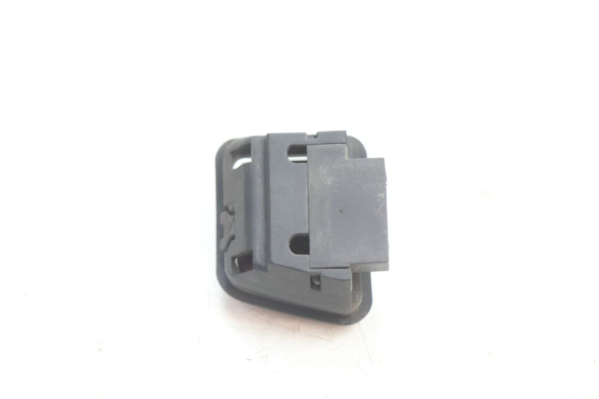 photo de SWITCH ON OFF PIAGGIO X8 STREET 125 (2006 - 2007) - Zoom on usage condition