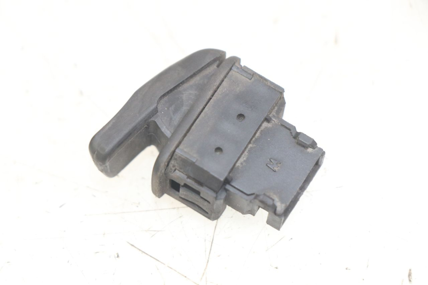 photo de STARTER SWITCH PIAGGIO VESPA LXV 125 (2006 - 2009) - Alternative perspective