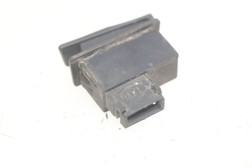 photo de STARTER SWITCH YIYING YY125T 125 (2006 - 2014) - Zoom on usage condition