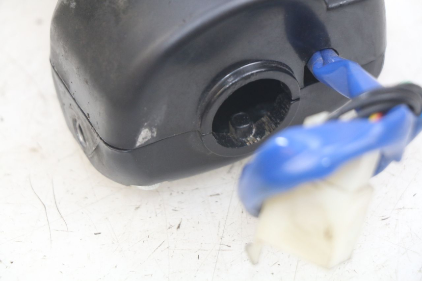 photo de RIGHT HANDLEBAR SWITCH KYMCO AGILITY 16+ 4T 50 (2018 - 2023) - Alternative perspective