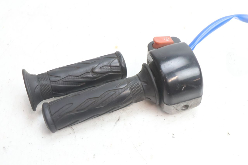 photo de RIGHT HANDLEBAR SWITCH KYMCO AGILITY 16+ 4T 50 (2018 - 2023) - Technical close-up