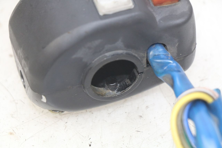 photo de RIGHT HANDLEBAR SWITCH KYMCO AGILITY 4T 50 (2005 - 2018) - Zoom on usage condition