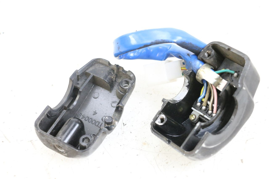 photo de RIGHT HANDLEBAR SWITCH KYMCO AGILITY 4T 50 (2005 - 2018) - Zoom on usage condition