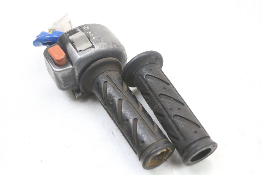 photo de RIGHT HANDLEBAR SWITCH KYMCO AGILITY 4T 50 (2005 - 2018) - Alternative perspective