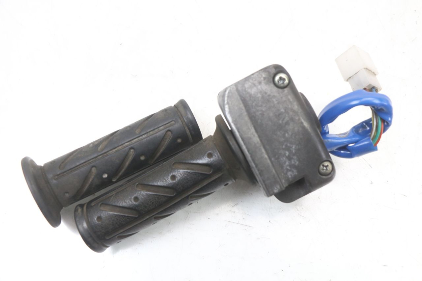 photo de RIGHT HANDLEBAR SWITCH KYMCO AGILITY 4T 50 (2005 - 2018) - Technical close-up