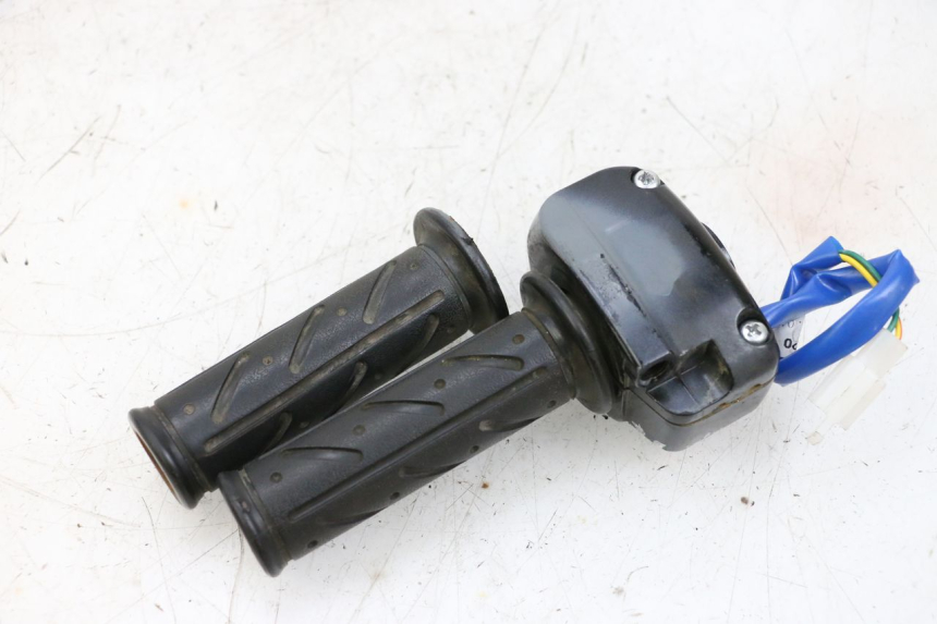 photo de RIGHT HANDLEBAR SWITCH KYMCO AGILITY 4T 50 (2018 - 2022) - Technical close-up