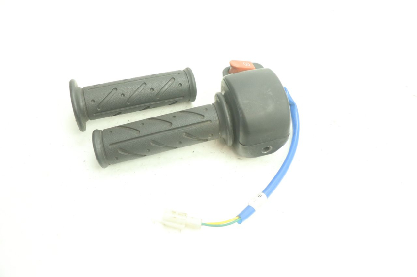 photo de RIGHT HANDLEBAR SWITCH KYMCO AGILITY 4T 50 (2018 - 2022) - Alternative perspective
