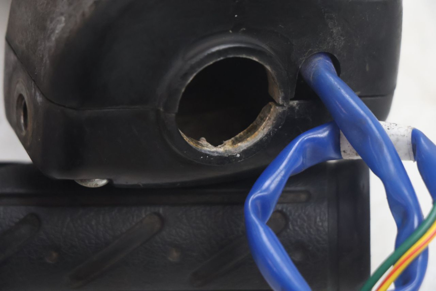photo de RIGHT HANDLEBAR SWITCH KYMCO AGILITY 4T 50 (2018 - 2022) - Fixing points details