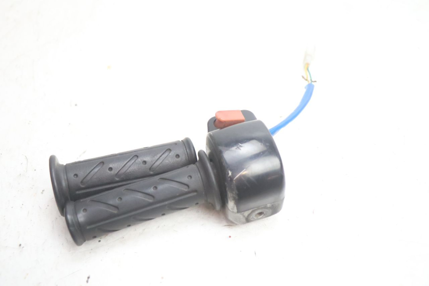 photo de RIGHT HANDLEBAR SWITCH KYMCO AGILITY 4T 50 (2018 - 2022) - Alternative perspective