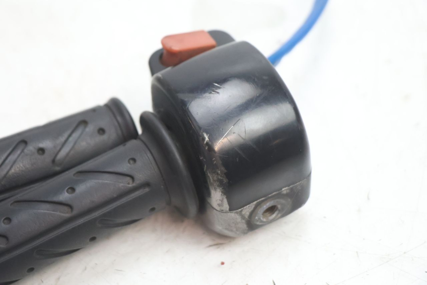 photo de RIGHT HANDLEBAR SWITCH KYMCO AGILITY 4T 50 (2018 - 2022) - Technical close-up