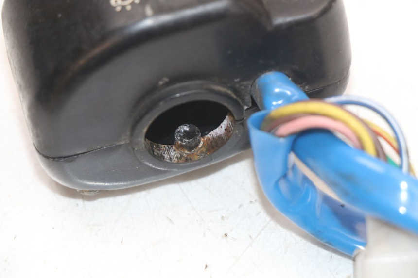 photo de RIGHT SWITCH KYMCO AGILITY PREMIUM 50 (2007 - 2010) - Fixing points details