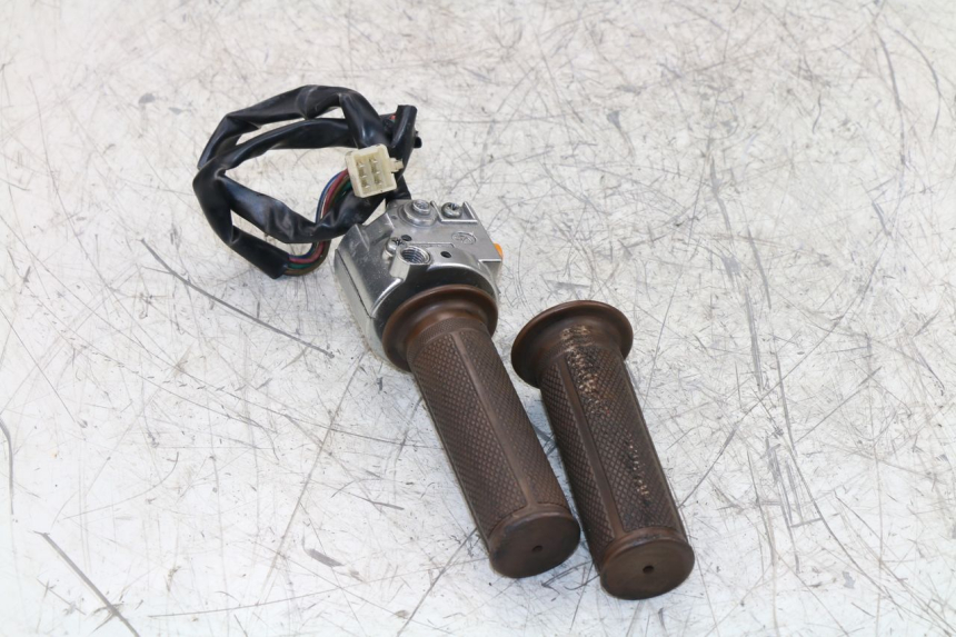 photo de RIGHT SWITCH BAOTIAN BT COLLECTOR 50 (2005 - 2013) - Zoom on usage condition