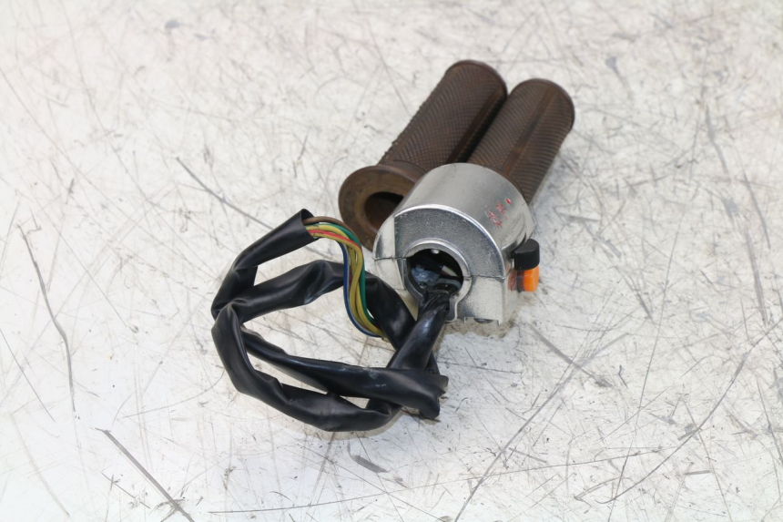 photo de RIGHT SWITCH BAOTIAN BT COLLECTOR 50 (2005 - 2013) - Technical close-up