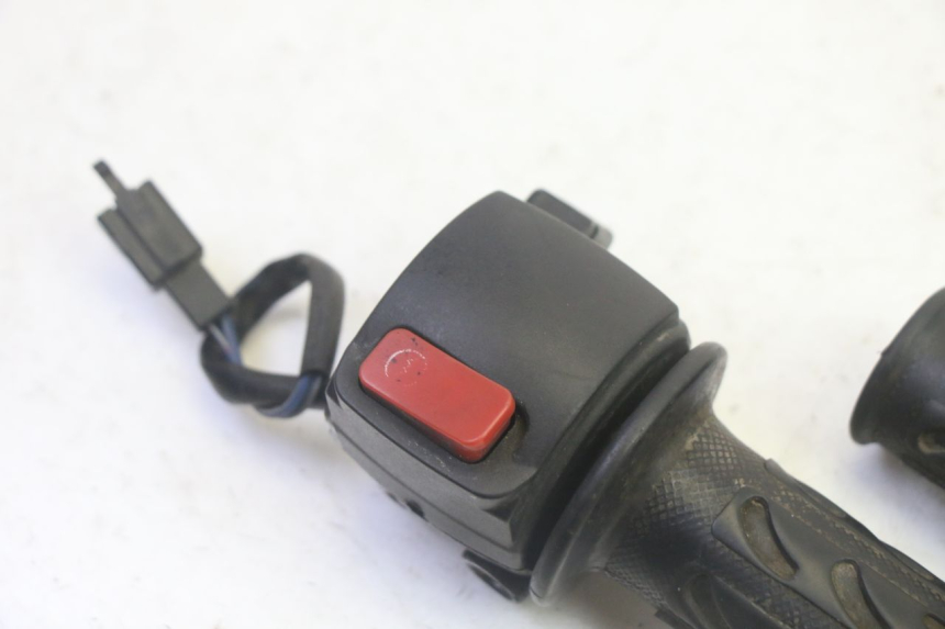 photo de RIGHT HANDLEBAR SWITCH MBK BOOSTER SPIRIT 50 (2004 - 2017) - Component detail
