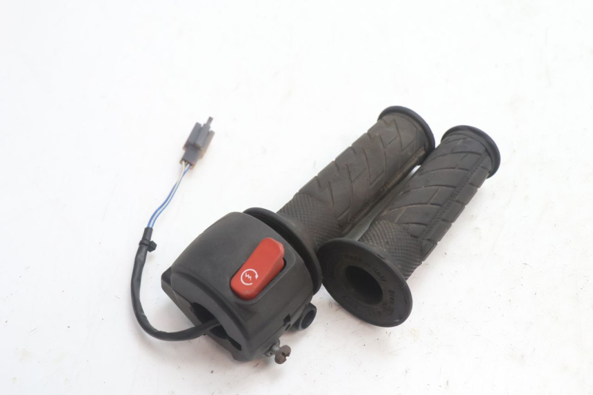 photo de RIGHT HANDLEBAR SWITCH MBK BOOSTER SPIRIT 50 (2004 - 2017) - Alternative perspective