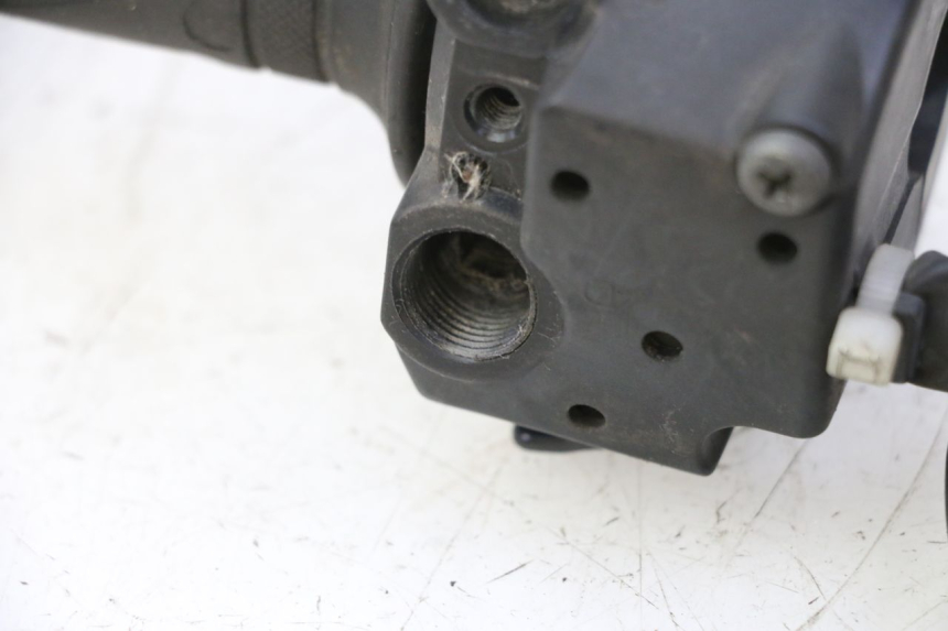 photo de RIGHT HANDLEBAR SWITCH SUZUKI BURGMAN 125 (2007 - 2014) - Fixing points details