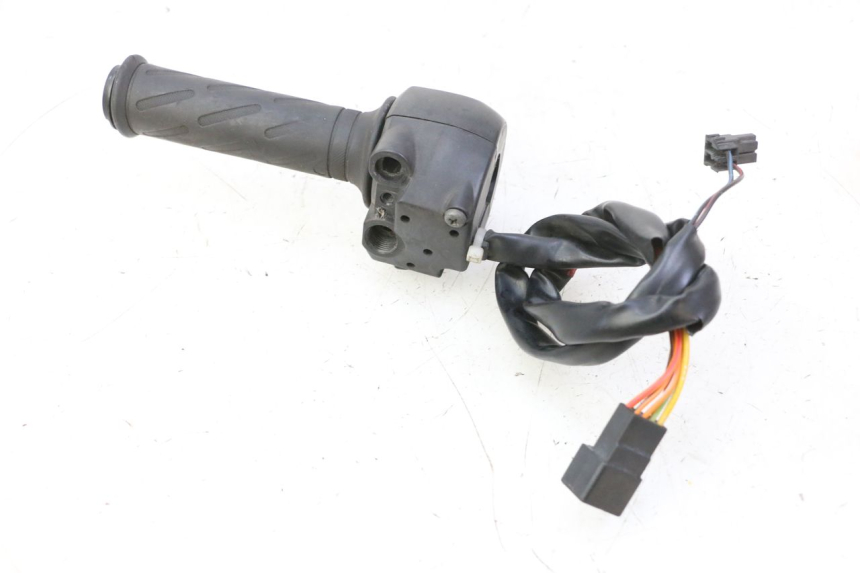 photo de RIGHT HANDLEBAR SWITCH SUZUKI BURGMAN 125 (2007 - 2014) - Surface and material condition