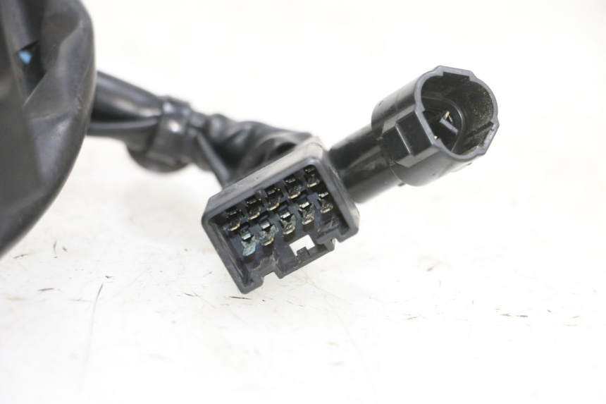 photo de RIGHT SWITCH SUZUKI BURGMAN 650 (2013 - 2020) - Additional view of the item