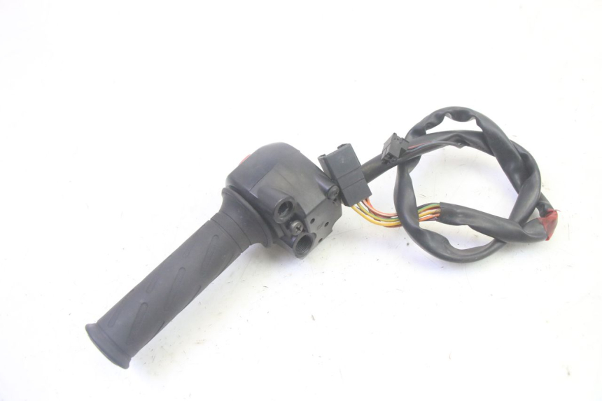 photo de RIGHT HANDLEBAR SWITCH SUZUKI BURGMAN 125 (2007 - 2014) - Technical close-up