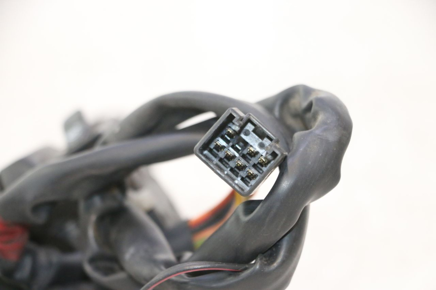 photo de RIGHT HANDLEBAR SWITCH SUZUKI BURGMAN 125 (2007 - 2014) - Fixing points details