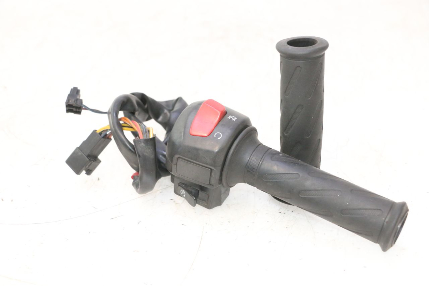 photo de RIGHT HANDLEBAR SWITCH SUZUKI BURGMAN 125 (2007 - 2014) - Main view