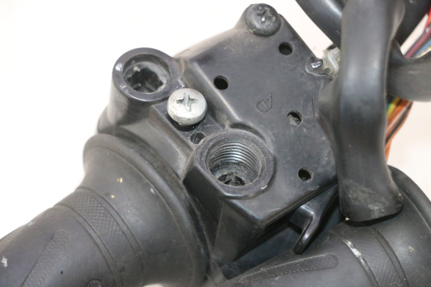 photo de RIGHT HANDLEBAR SWITCH SUZUKI BURGMAN 125 (2007 - 2014) - Zoom on usage condition