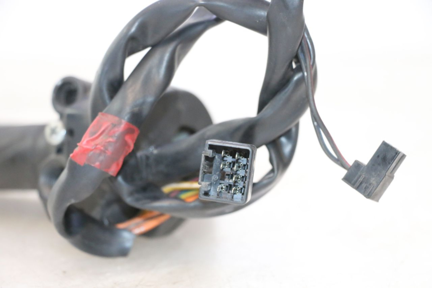 photo de RIGHT HANDLEBAR SWITCH SUZUKI BURGMAN 125 (2007 - 2014) - Alternative perspective