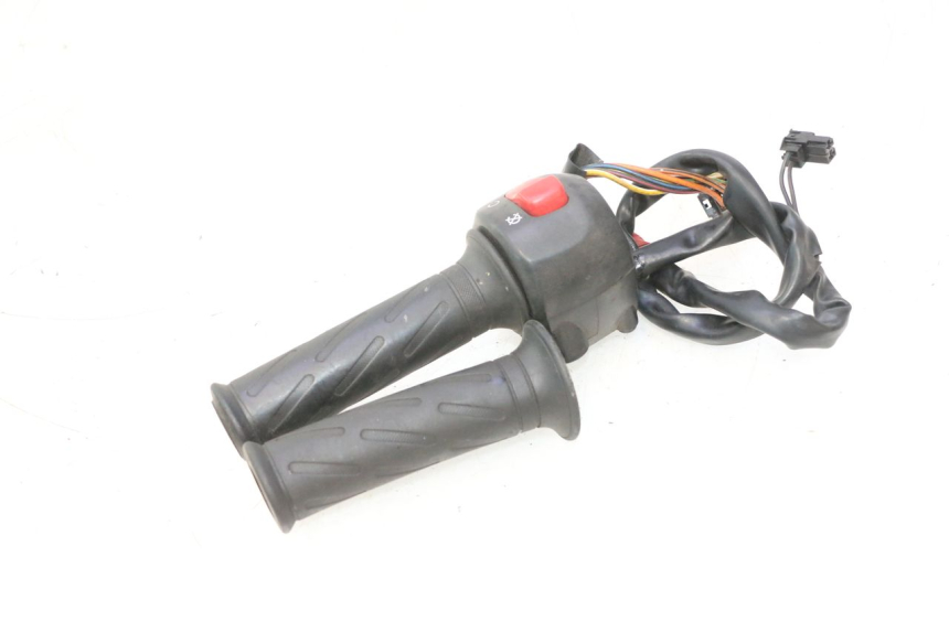 photo de RIGHT HANDLEBAR SWITCH SUZUKI BURGMAN 125 (2007 - 2014) - Fixing points details